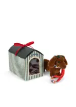 Cachorro de peluche con casita portatil