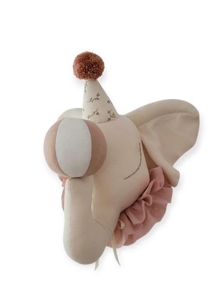 2F8BF009-5B74-40E9-8B9B-04BB8E7ADD5E Elefante circo beige claro con gorro floral - Imagen 1