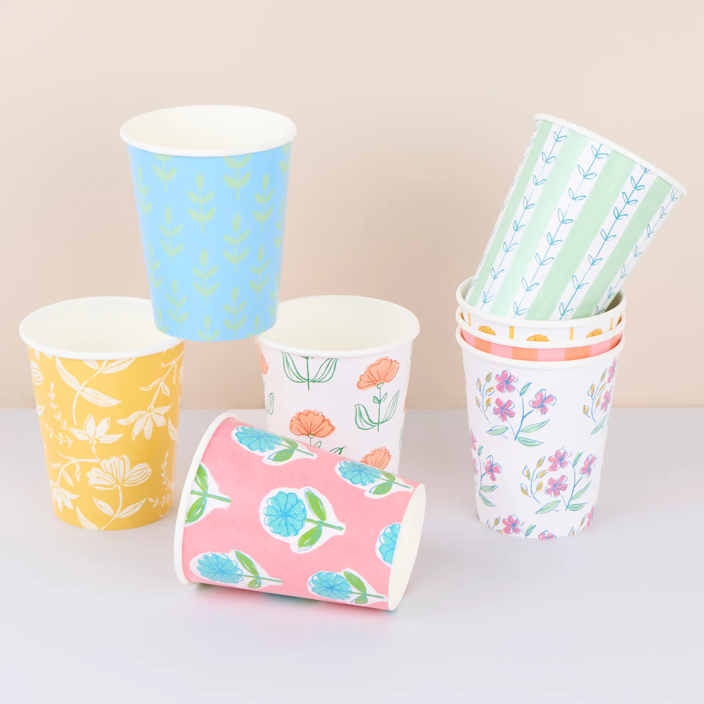 media_c95a7ff6-6c45-4c30-b835-0103456e9be8.jpg Vasos Flora x 8 unidades - Imagen 1