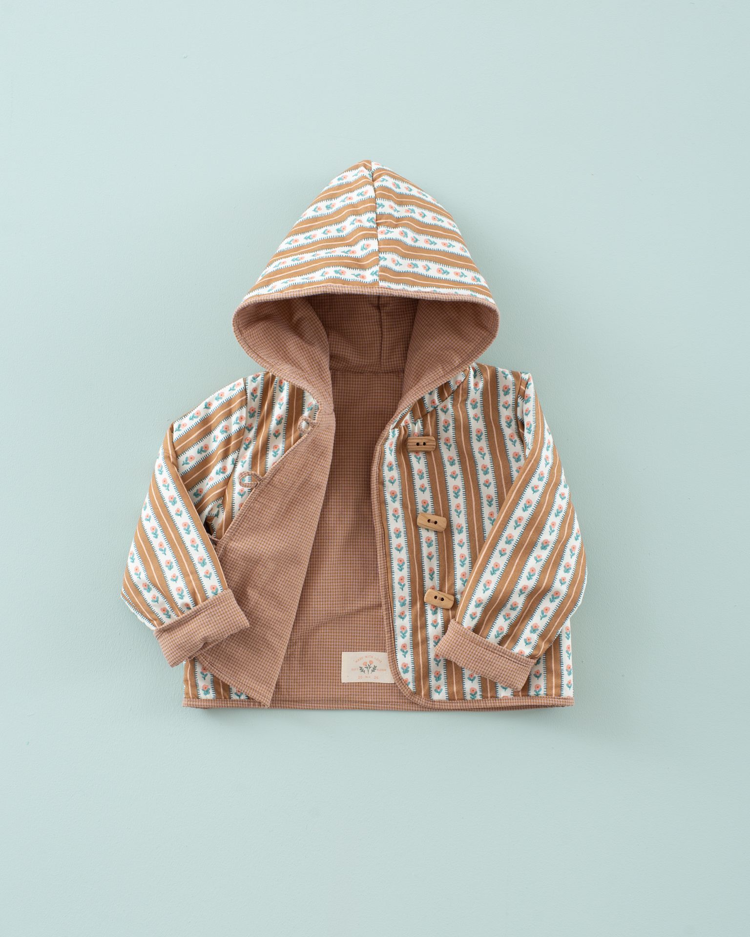 MC_aw26_0007 Abrigo reversible flor toffee - Imagen 1